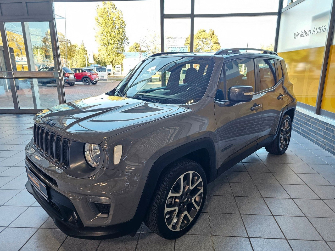 Jeep Renegade S Plug-In-Hybrid 4xe Kamera LED ACC AHK - SUV: slika 4 Jeep Renegade S Plug-In-Hybrid 4xe Kamera LED ACC AHK - SUV: slika 4