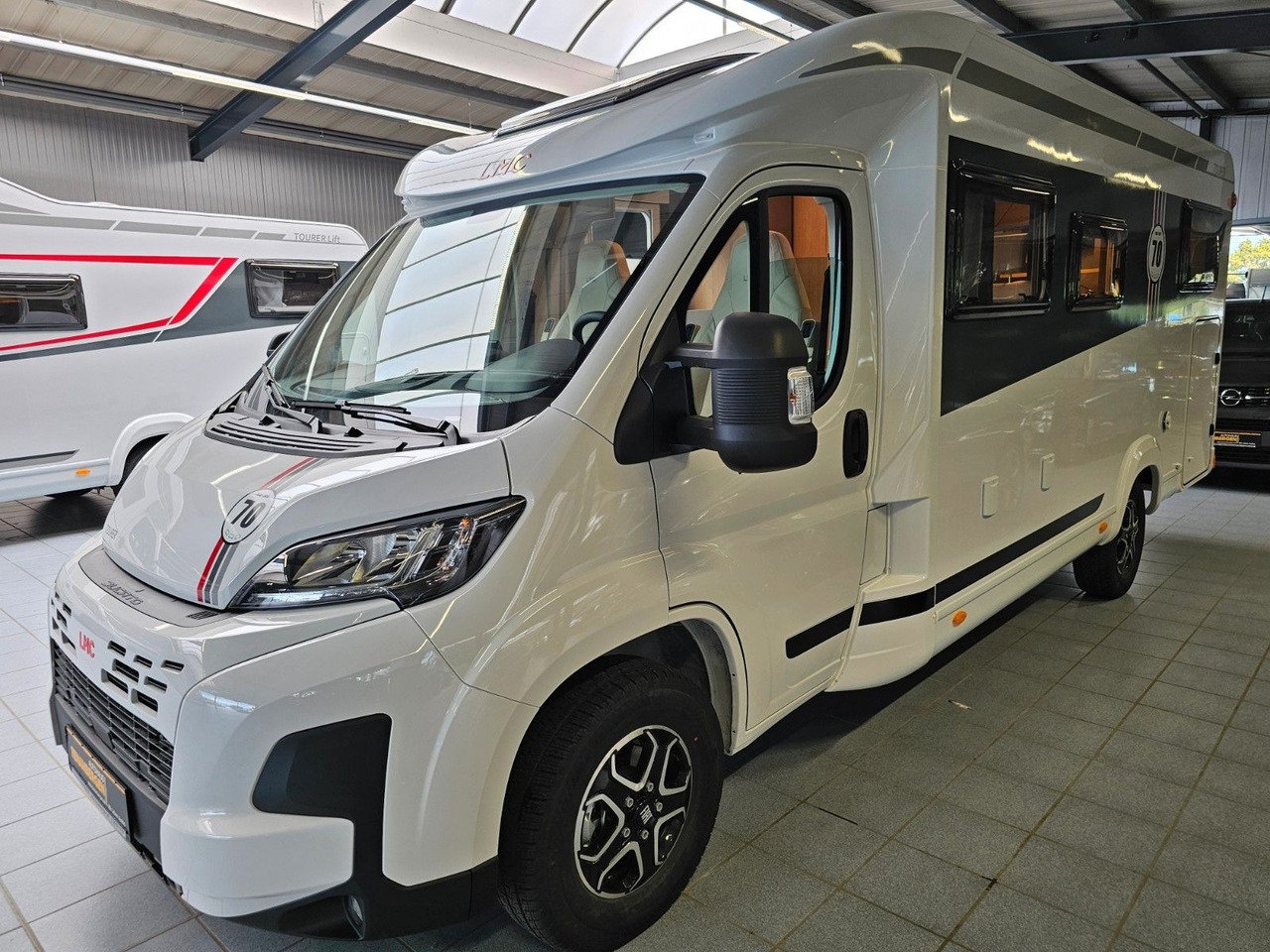 LMC Tourer T660G 70 Jahre AT-8 WC Markise Navi - Polintegriran avtodom: slika 2 LMC Tourer T660G 70 Jahre AT-8 WC Markise Navi - Polintegriran avtodom: slika 2