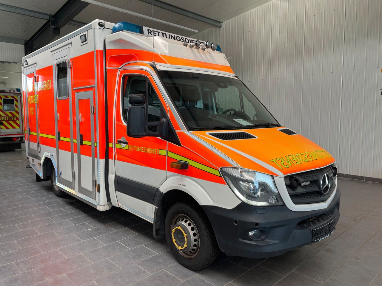 Mercedes-Benz Sprinter II Rettungswagen 519 CDI - Avtomobil: slika 1 Mercedes-Benz Sprinter II Rettungswagen 519 CDI - Avtomobil: slika 1
