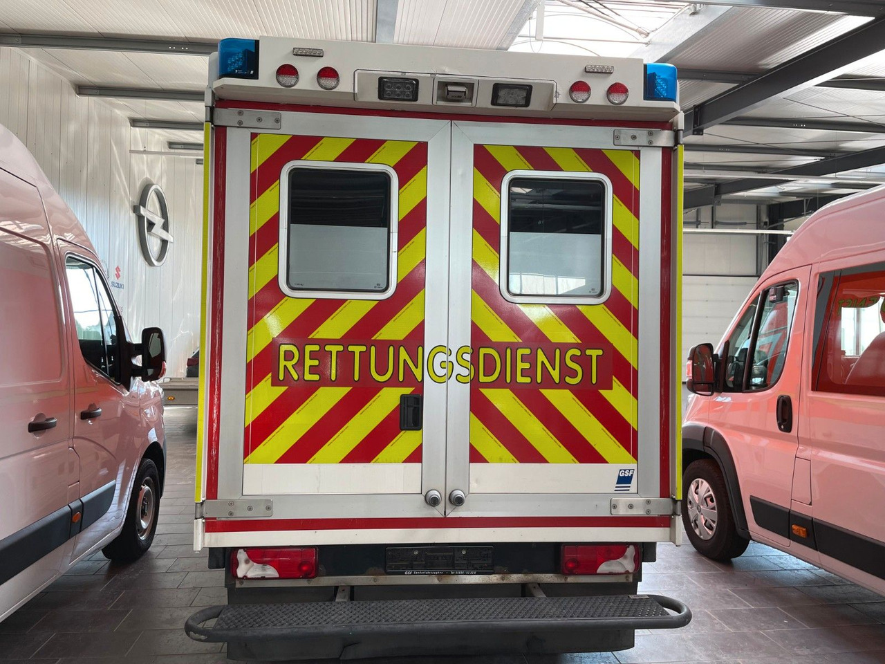 Mercedes-Benz Sprinter II Rettungswagen 519 CDI - Avtomobil: slika 3 Mercedes-Benz Sprinter II Rettungswagen 519 CDI - Avtomobil: slika 3