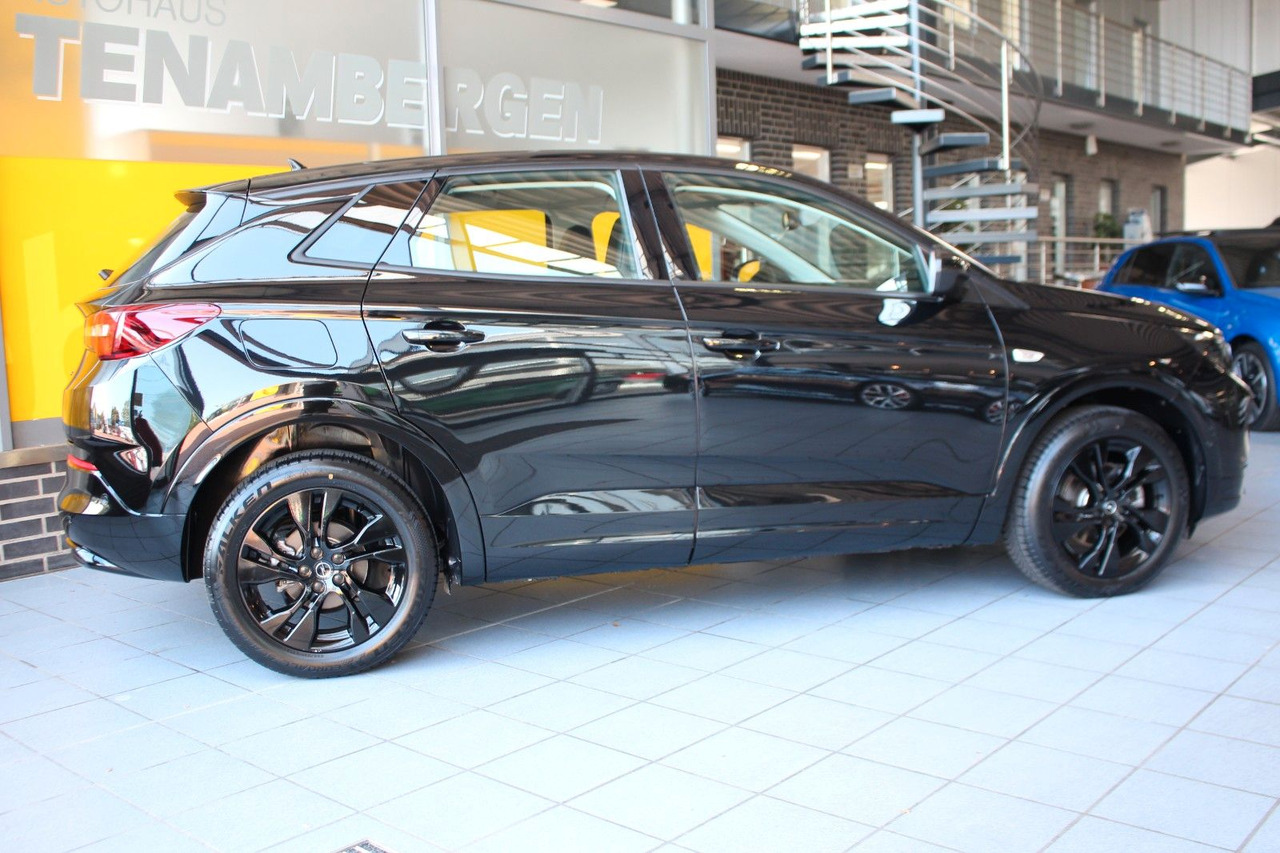 Opel Grandland 1.2 Turbo GS Line LED Kamera Sitzheiz. - SUV: slika 3 Opel Grandland 1.2 Turbo GS Line LED Kamera Sitzheiz. - SUV: slika 3