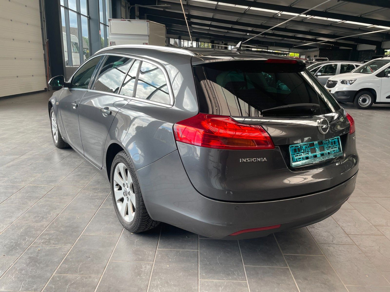 Opel Insignia A Sports Tourer 150 Jahre Opel AHK - Karavan: slika 4 Opel Insignia A Sports Tourer 150 Jahre Opel AHK - Karavan: slika 4
