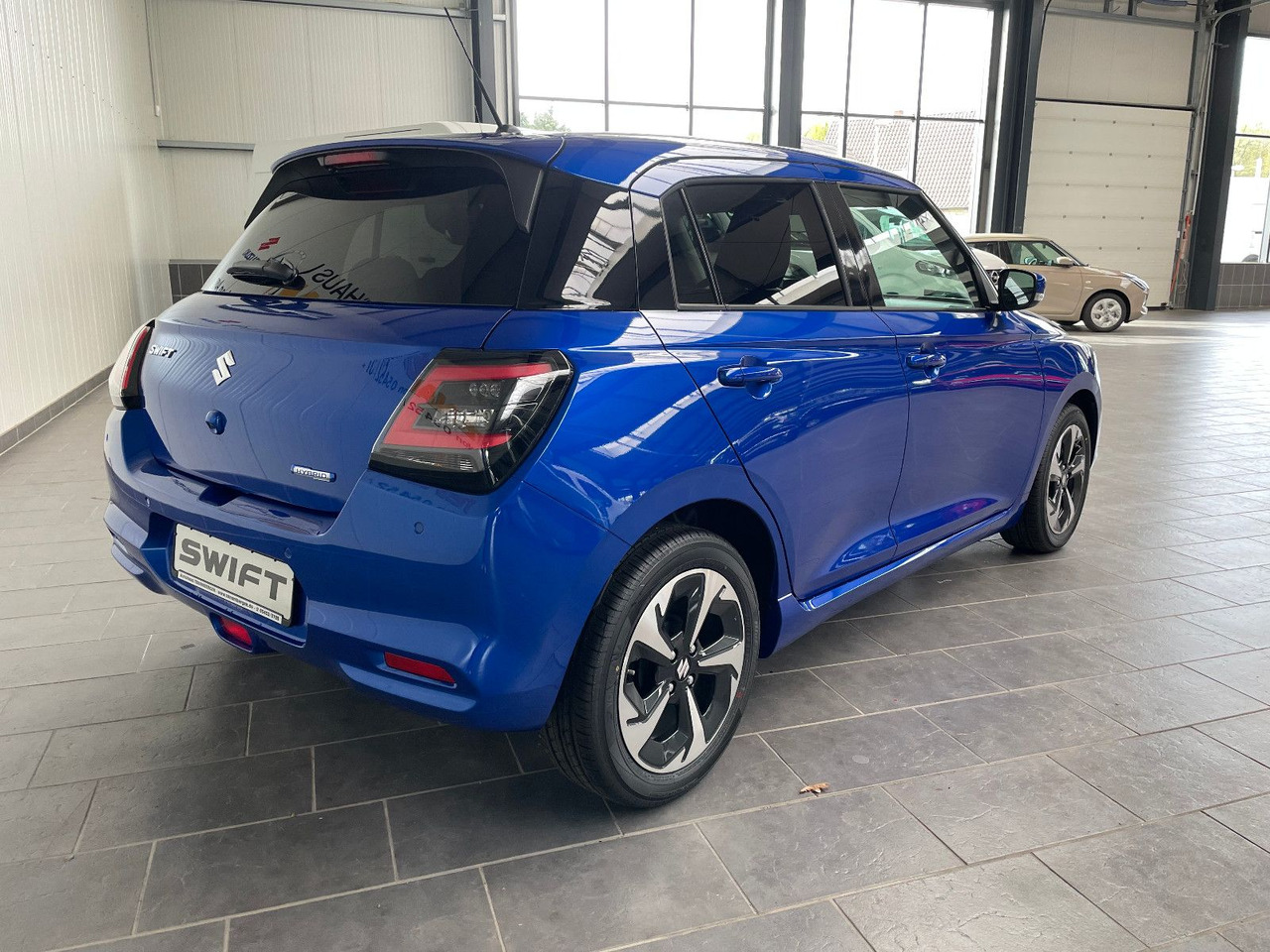 Suzuki Swift 1.2 DUALJET HYBRID Comfort+ - Avtomobil: slika 3 Suzuki Swift 1.2 DUALJET HYBRID Comfort+ - Avtomobil: slika 3
