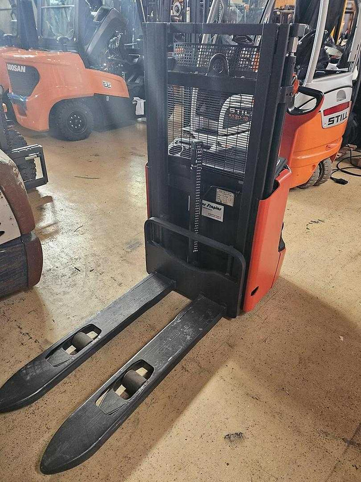 Linde L12 - Stroj za zlaganje: slika 1 Linde L12 - Stroj za zlaganje: slika 1
