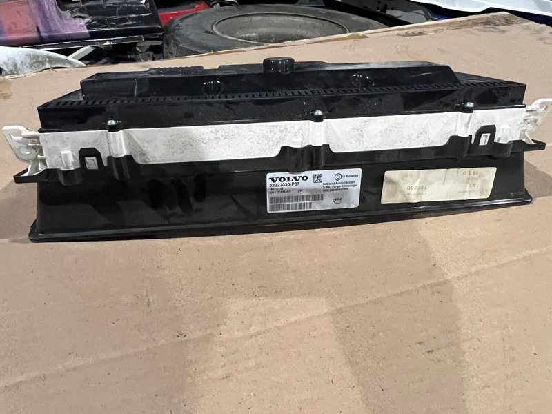 Continental FH4 - Armaturna plošča: slika 2 Continental FH4 - Armaturna plošča: slika 2