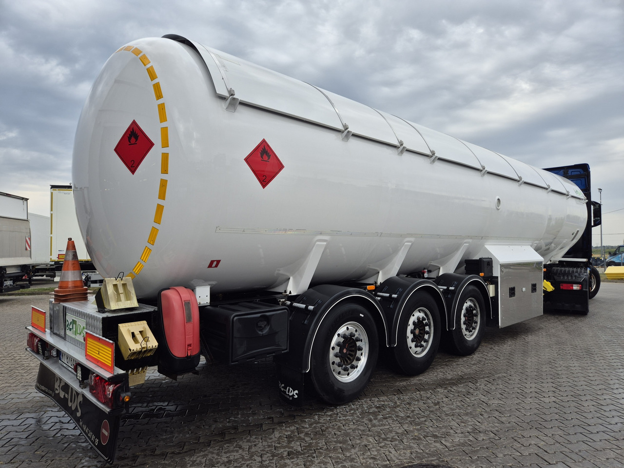 BC-LDS EMERSON/ propane/ butane/ lpg/ gpl - Polprikolica cisterna: slika 1 BC-LDS EMERSON/ propane/ butane/ lpg/ gpl - Polprikolica cisterna: slika 1