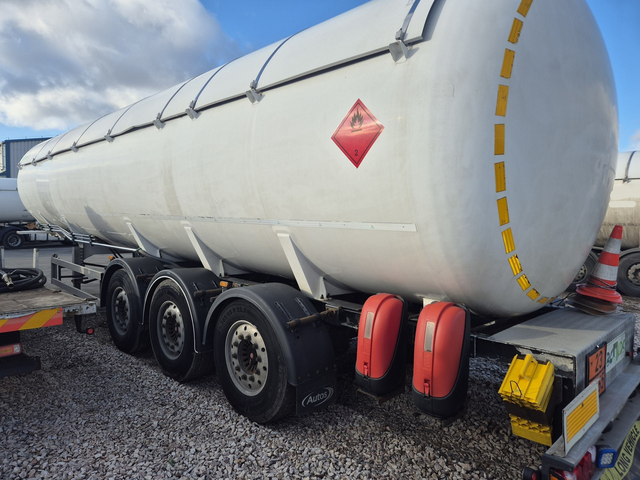 BC-LDS NCG-48 LPG/ GPL/ PROPANE/ wynajem - Polprikolica cisterna: slika 3 BC-LDS NCG-48 LPG/ GPL/ PROPANE/ wynajem - Polprikolica cisterna: slika 3