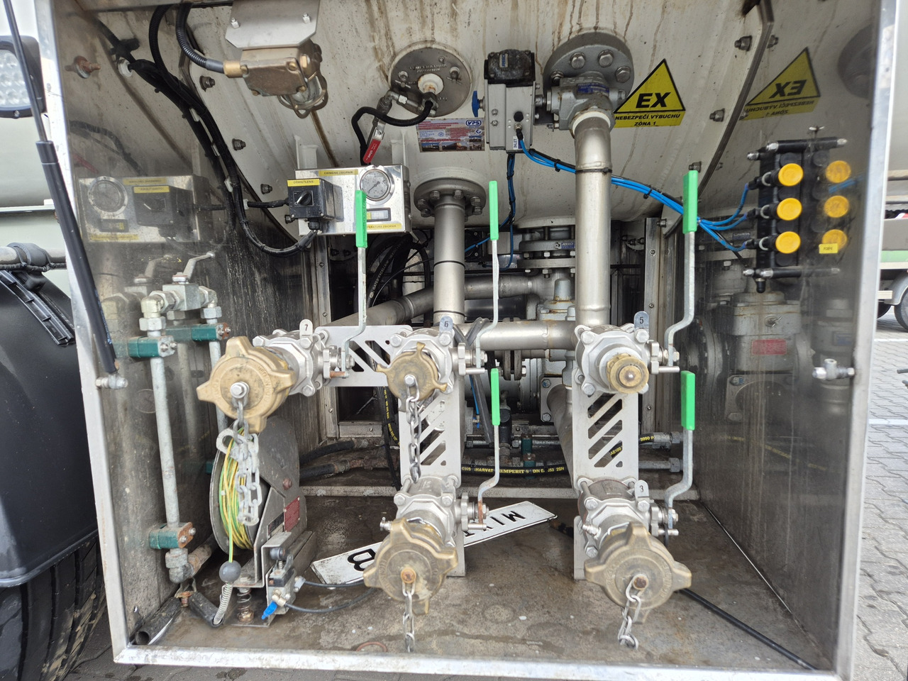 VPS CN50 LPG/ GPL/ PROPANE/ pump 4" - Polprikolica cisterna: slika 3 VPS CN50 LPG/ GPL/ PROPANE/ pump 4" - Polprikolica cisterna: slika 3