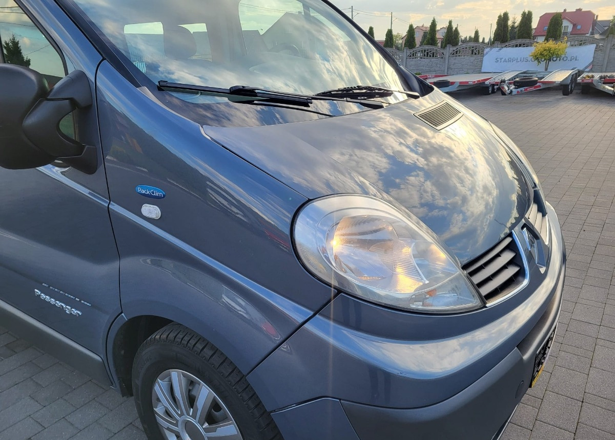 Renault Trafic 9 -osobowy Salon Polska I właściciel Bezwypadkowy Lakier - Minibus, Potniški kombi: slika 2 Renault Trafic 9 -osobowy Salon Polska I właściciel Bezwypadkowy Lakier - Minibus, Potniški kombi: slika 2