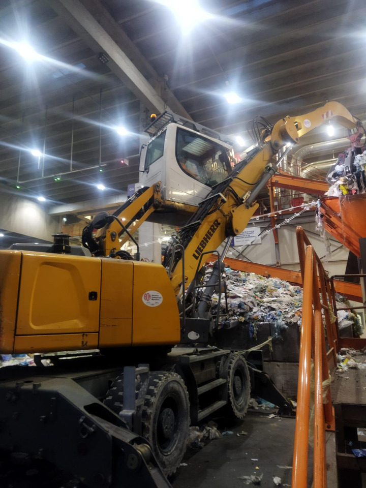 Liebherr LH22 M Litronic - Bager za prekladanje primarnih/ Sekundarnih surovin: slika 1 Liebherr LH22 M Litronic - Bager za prekladanje primarnih/ Sekundarnih surovin: slika 1