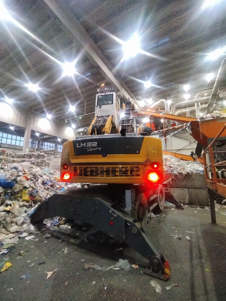 Liebherr LH22 M Litronic - Bager za prekladanje primarnih/ Sekundarnih surovin: slika 2 Liebherr LH22 M Litronic - Bager za prekladanje primarnih/ Sekundarnih surovin: slika 2