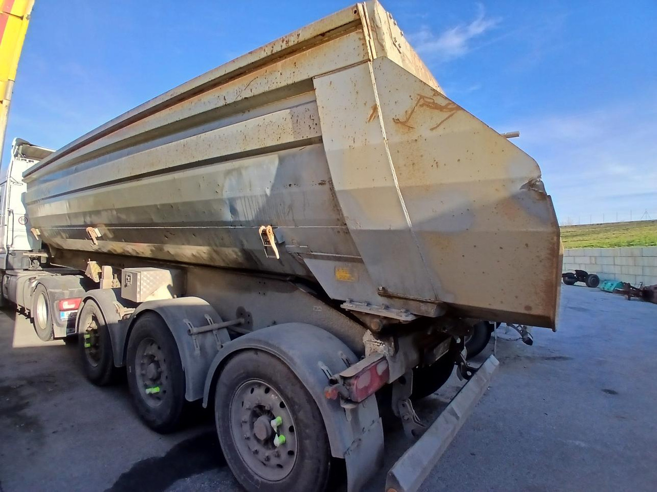 MENCI - Kiper polprikolica: slika 1 MENCI - Kiper polprikolica: slika 1