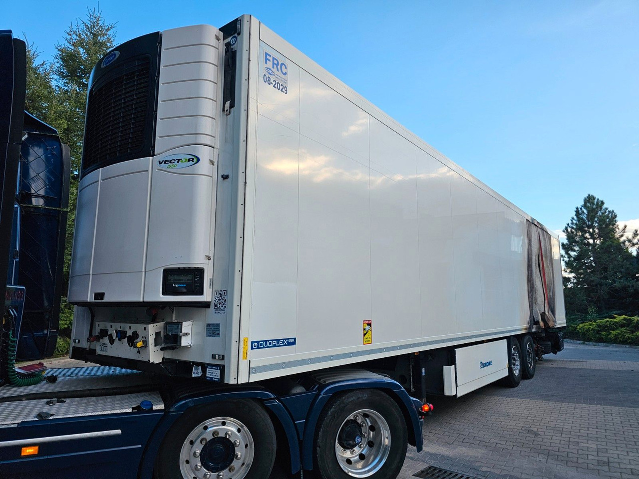 Krone SDR 27 39.0T CARRIER VECTOR 1550 Nur 1800mth - Polprikolica hladilnik: slika 2 Krone SDR 27 39.0T CARRIER VECTOR 1550 Nur 1800mth - Polprikolica hladilnik: slika 2