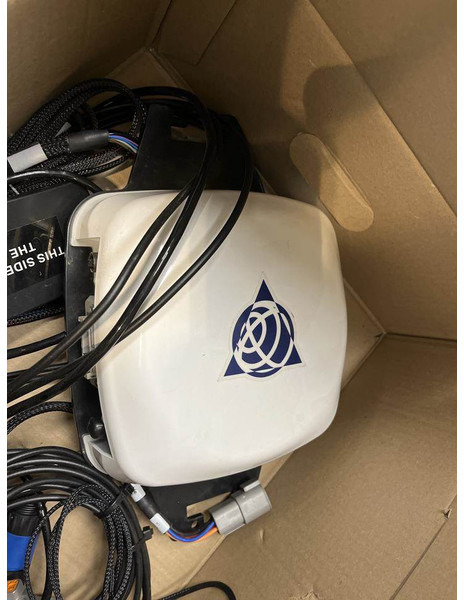 Trimble GFX 1060 GPS SET ACTIEPRIJS - Navigacijski sistem za Kmetijski stroj: slika 2 Trimble GFX 1060 GPS SET ACTIEPRIJS - Navigacijski sistem za Kmetijski stroj: slika 2