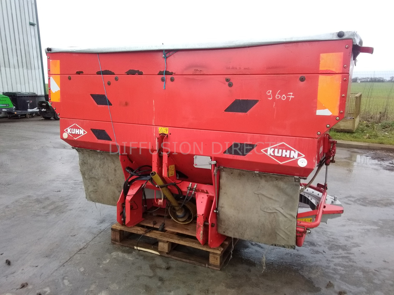 KUHN DISTRIBUTEUR D'ENGRAIS MDS 1141 - Trosilnik gnojila: slika 2 KUHN DISTRIBUTEUR D'ENGRAIS MDS 1141 - Trosilnik gnojila: slika 2