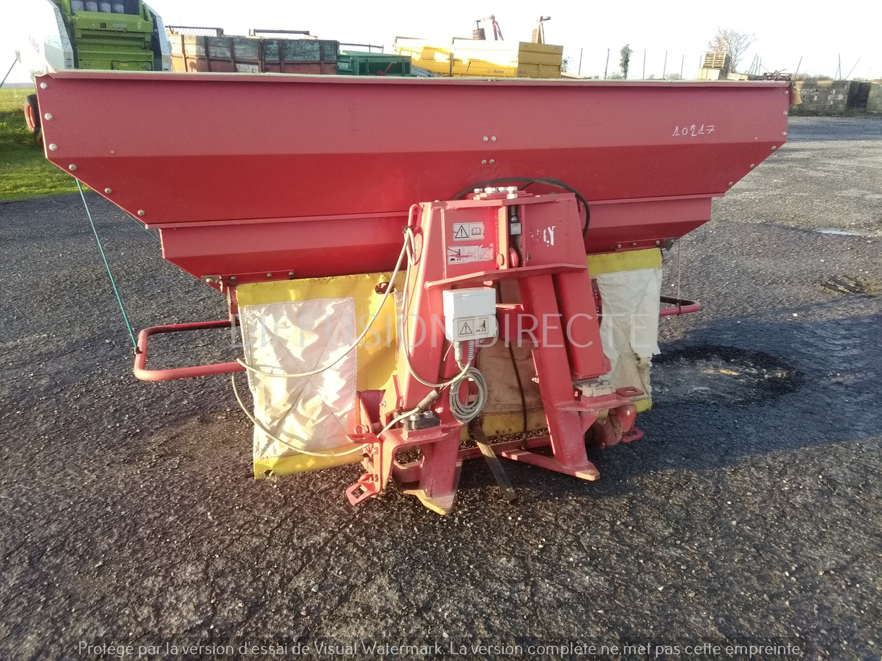 LELY DISTRIBUTEUR D'ENGRAIS CENTERMATIC PESEE - Trosilnik gnojila: slika 2 LELY DISTRIBUTEUR D'ENGRAIS CENTERMATIC PESEE - Trosilnik gnojila: slika 2