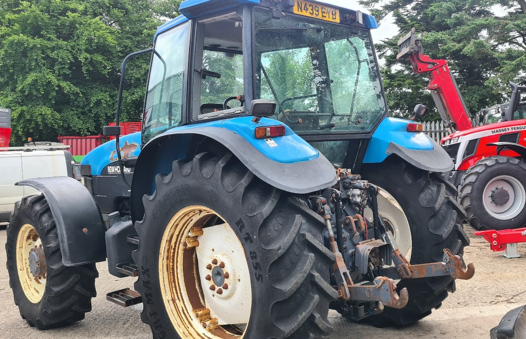 New Holland 8260, Rangecommand - Traktor: slika 3 New Holland 8260, Rangecommand - Traktor: slika 3