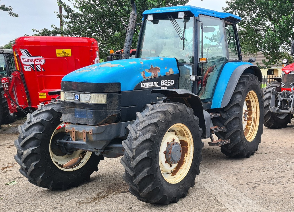 New Holland 8260, Rangecommand - Traktor: slika 2 New Holland 8260, Rangecommand - Traktor: slika 2