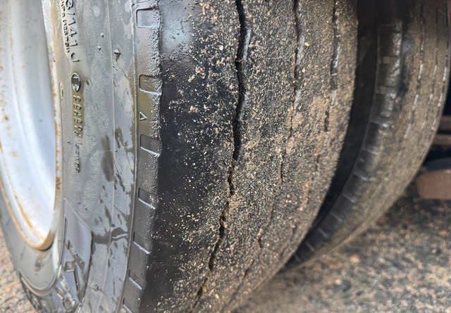 Polprikolica s kesonom GT-Trailer 3-akselinen paripyörä B-linkki: slika 12