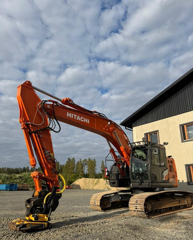 HitachiZX225USLC-7 + Engcon - Bager goseničar: slika 1 HitachiZX225USLC-7 + Engcon - Bager goseničar: slika 1