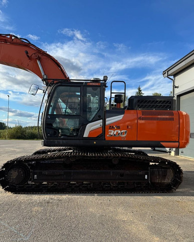 HitachiZX300LC-7 + Engcon - Bager goseničar: slika 1 HitachiZX300LC-7 + Engcon - Bager goseničar: slika 1