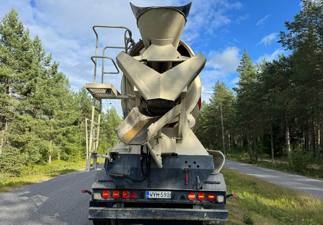 Liebherr12m3 - Polprikolica mešalec betona: slika 3 Liebherr12m3 - Polprikolica mešalec betona: slika 3