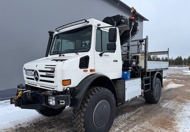 Mercedes-BenzUnimog U5000 + Nosturi Hiab 099 E-4 - Tovornjak s kesonom, Tovornjak z dvigalom: slika 1 Mercedes-BenzUnimog U5000 + Nosturi Hiab 099 E-4 - Tovornjak s kesonom, Tovornjak z dvigalom: slika 1