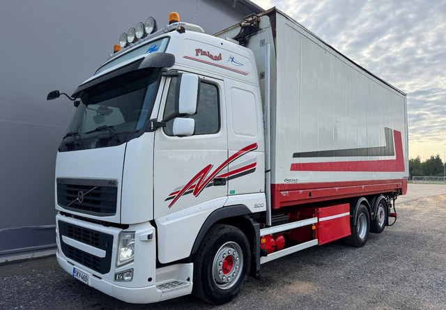 VolvoFH13 500 6x2 Ketjupurku + Rahtikaappi - Tovornjak zabojnik: slika 1 VolvoFH13 500 6x2 Ketjupurku + Rahtikaappi - Tovornjak zabojnik: slika 1