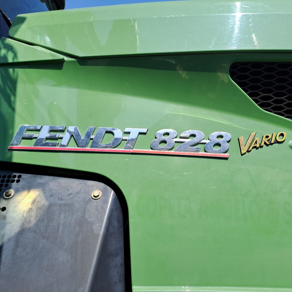 FENDT 828 VARIO PROFI PLUS - Traktor: slika 4 FENDT 828 VARIO PROFI PLUS - Traktor: slika 4