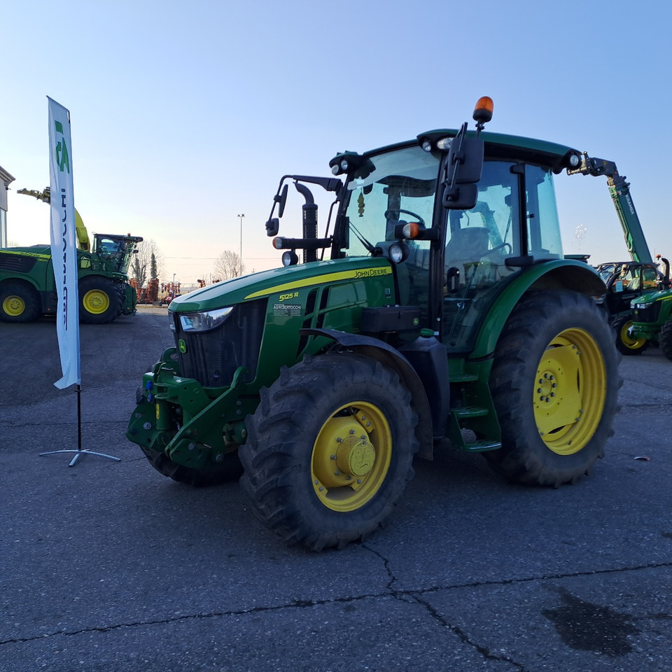 JOHN DEERE 5125R - Traktor: slika 1 JOHN DEERE 5125R - Traktor: slika 1