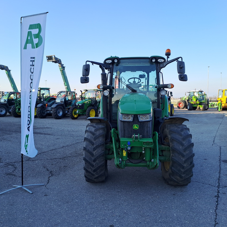 JOHN DEERE 5125R - Traktor: slika 3 JOHN DEERE 5125R - Traktor: slika 3
