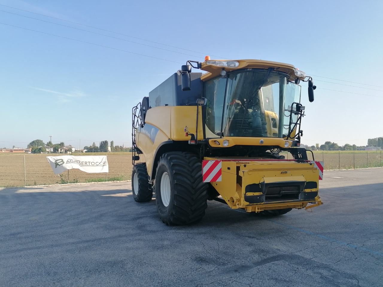 NEW HOLLAND CR 9060 - Kombajn harvester: slika 1 NEW HOLLAND CR 9060 - Kombajn harvester: slika 1