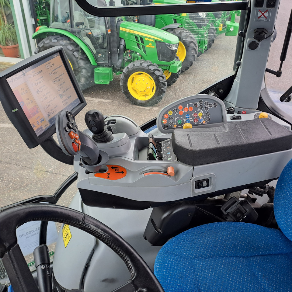 NEW HOLLAND T7.270 BLUEPOWER - Traktor: slika 5 NEW HOLLAND T7.270 BLUEPOWER - Traktor: slika 5