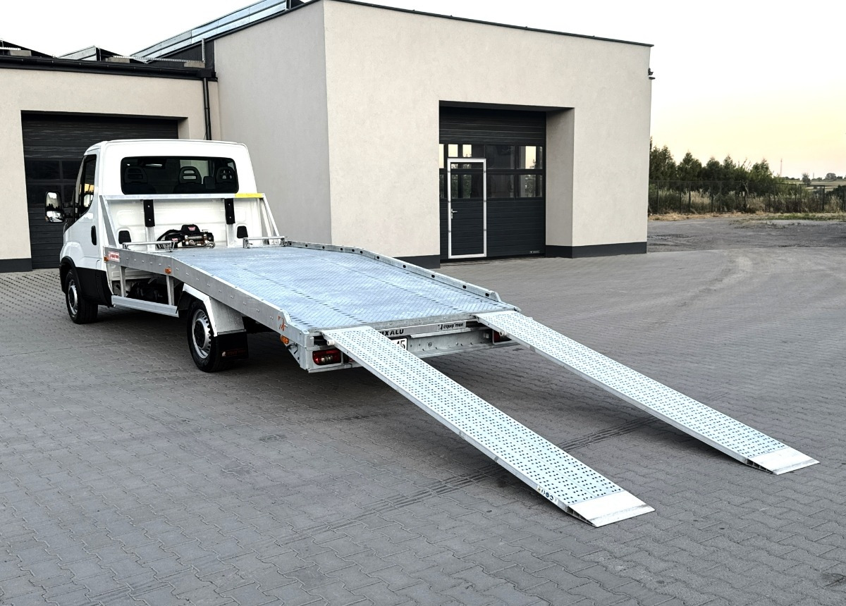 Tovornjak avtotransporter Iveco Daily 3.0 160KM Rok 2022 55 tys km przebiegu AUTOLAWETA Najazd laweta: slika 6