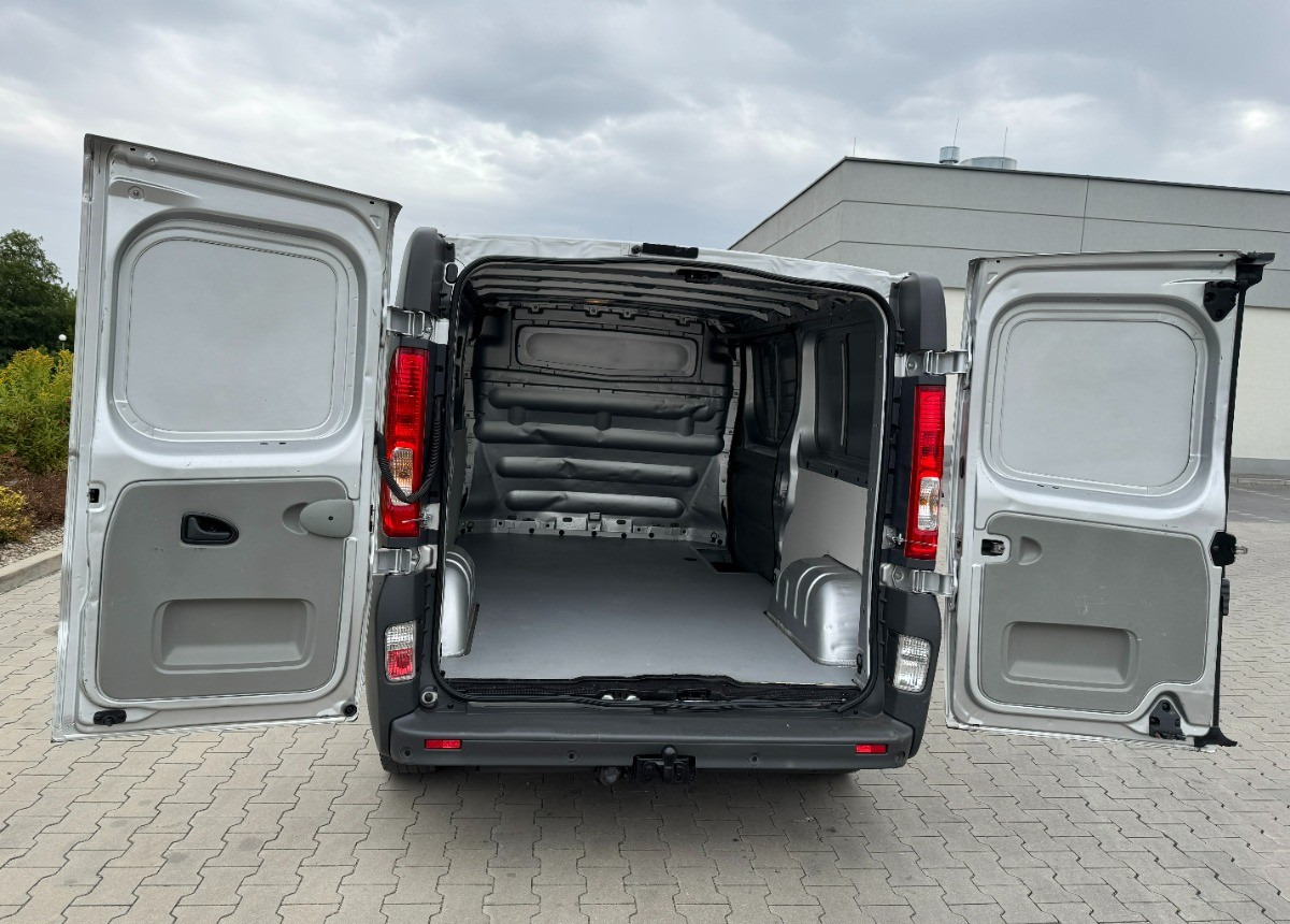 Opel Vivaro 2.0 DCI 115KM 2013 Rok SERWISOWANY Bezwypadkowy Super Stan - Furgon: slika 5 Opel Vivaro 2.0 DCI 115KM 2013 Rok SERWISOWANY Bezwypadkowy Super Stan - Furgon: slika 5