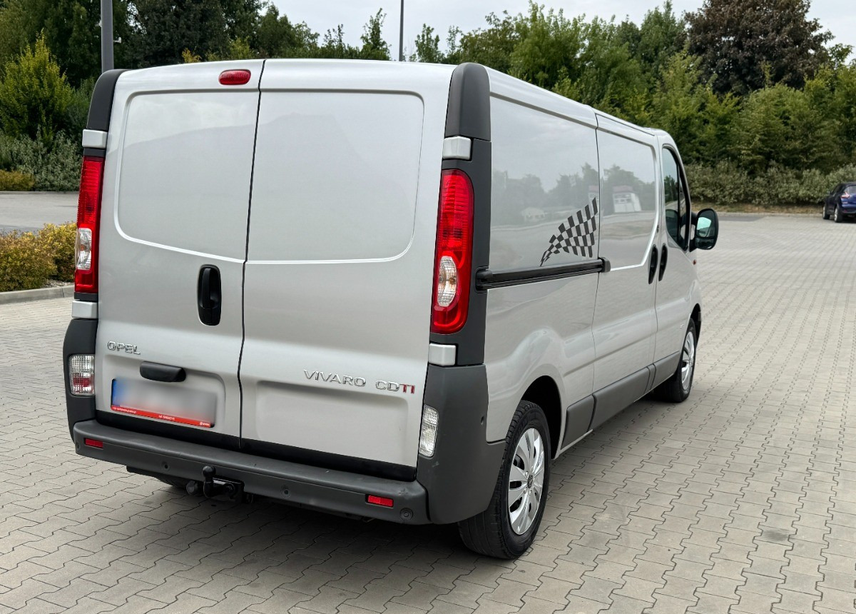 Opel Vivaro 2.0 DCI 115KM 2013 Rok SERWISOWANY Bezwypadkowy Super Stan - Furgon: slika 3 Opel Vivaro 2.0 DCI 115KM 2013 Rok SERWISOWANY Bezwypadkowy Super Stan - Furgon: slika 3