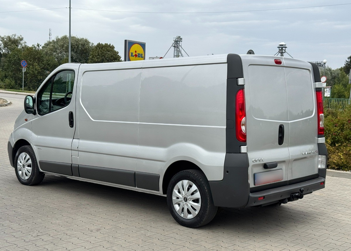 Opel Vivaro 2.0 DCI 115KM 2013 Rok SERWISOWANY Bezwypadkowy Super Stan - Furgon: slika 2 Opel Vivaro 2.0 DCI 115KM 2013 Rok SERWISOWANY Bezwypadkowy Super Stan - Furgon: slika 2
