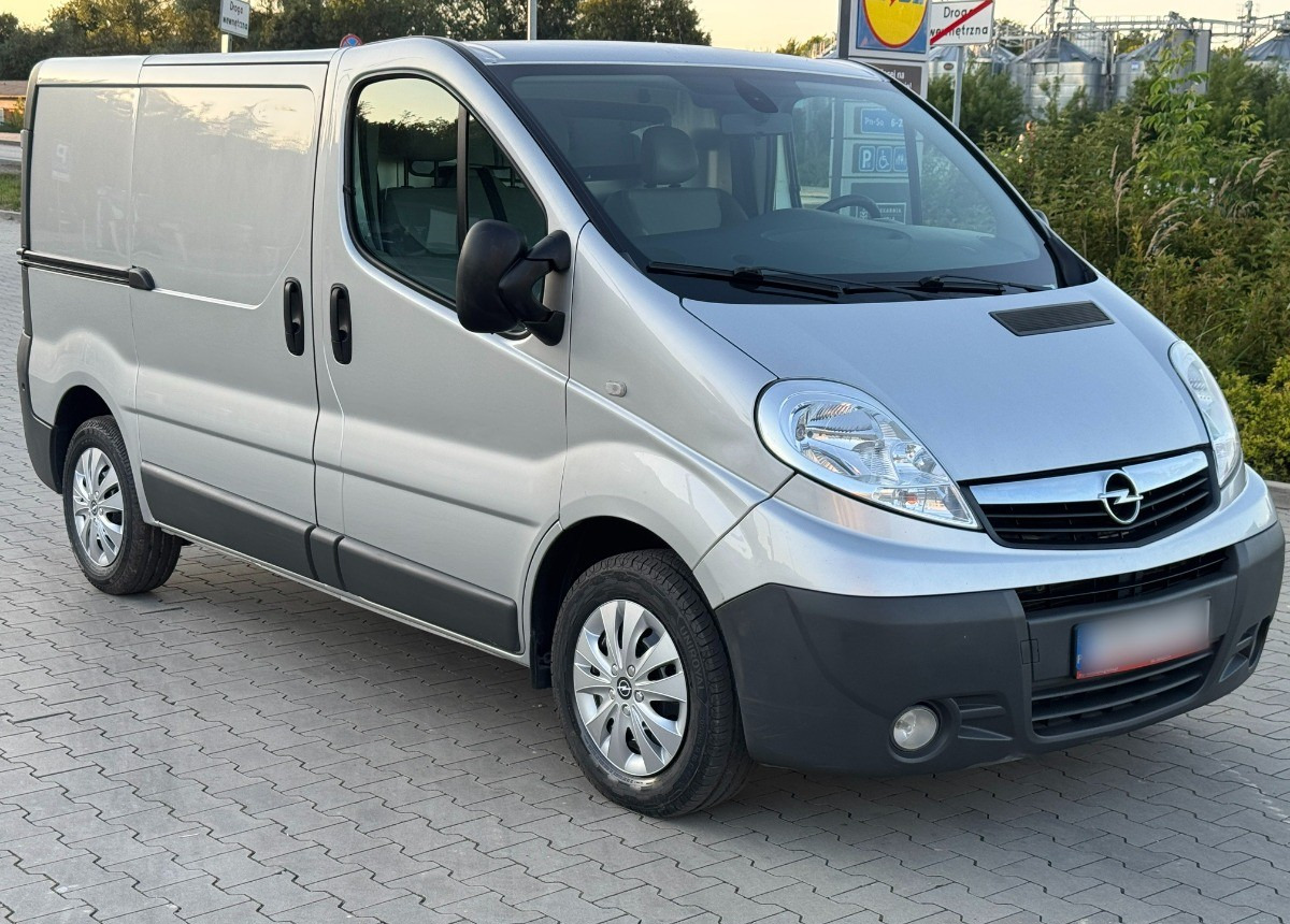 Opel Vivaro 2.0 DCI 115KM 2014 Rok Klimatyzacja Nawigacja BEZWYPADKOWY - Furgon: slika 3 Opel Vivaro 2.0 DCI 115KM 2014 Rok Klimatyzacja Nawigacja BEZWYPADKOWY - Furgon: slika 3