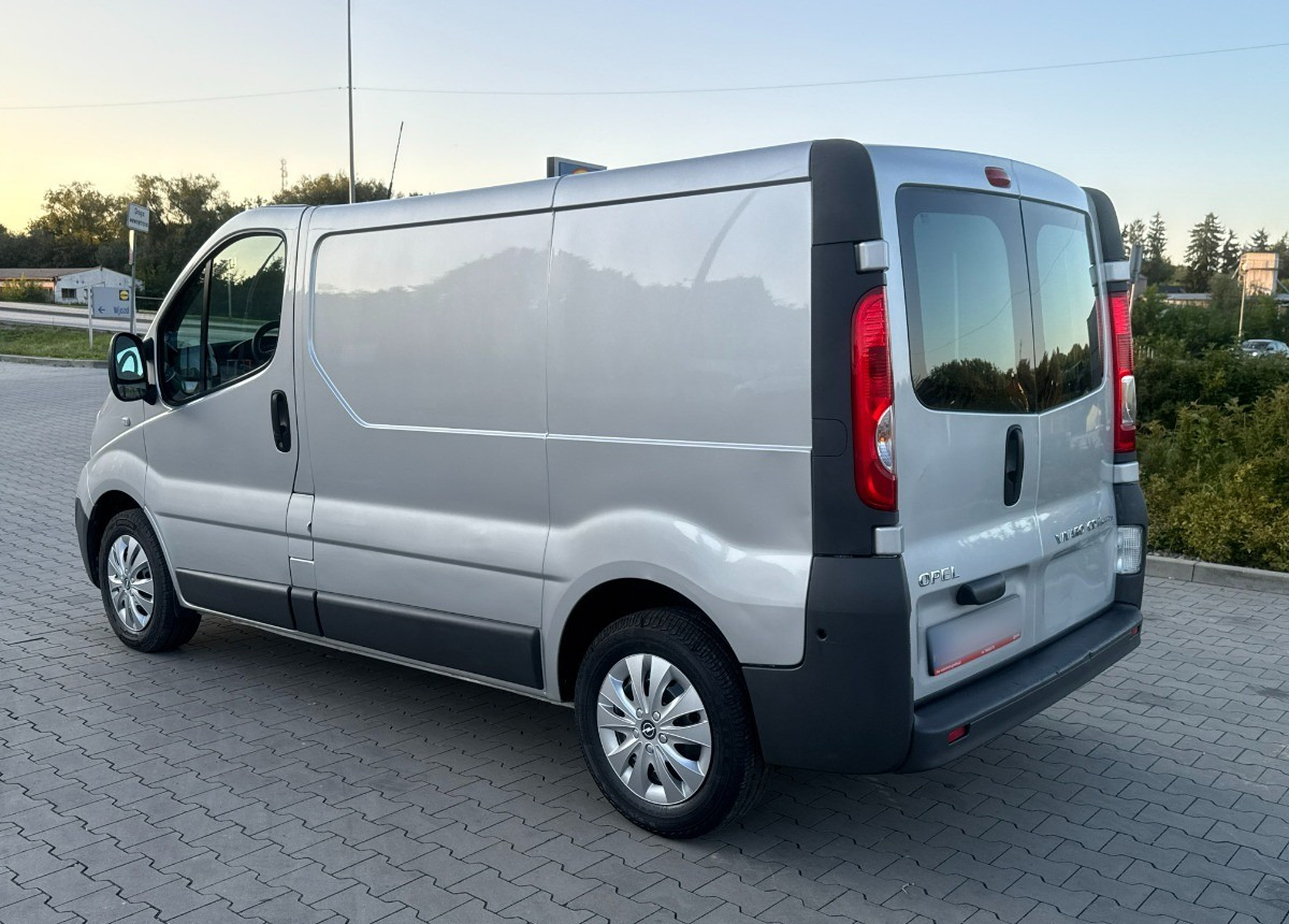 Opel Vivaro 2.0 DCI 115KM 2014 Rok Klimatyzacja Nawigacja BEZWYPADKOWY - Furgon: slika 2 Opel Vivaro 2.0 DCI 115KM 2014 Rok Klimatyzacja Nawigacja BEZWYPADKOWY - Furgon: slika 2