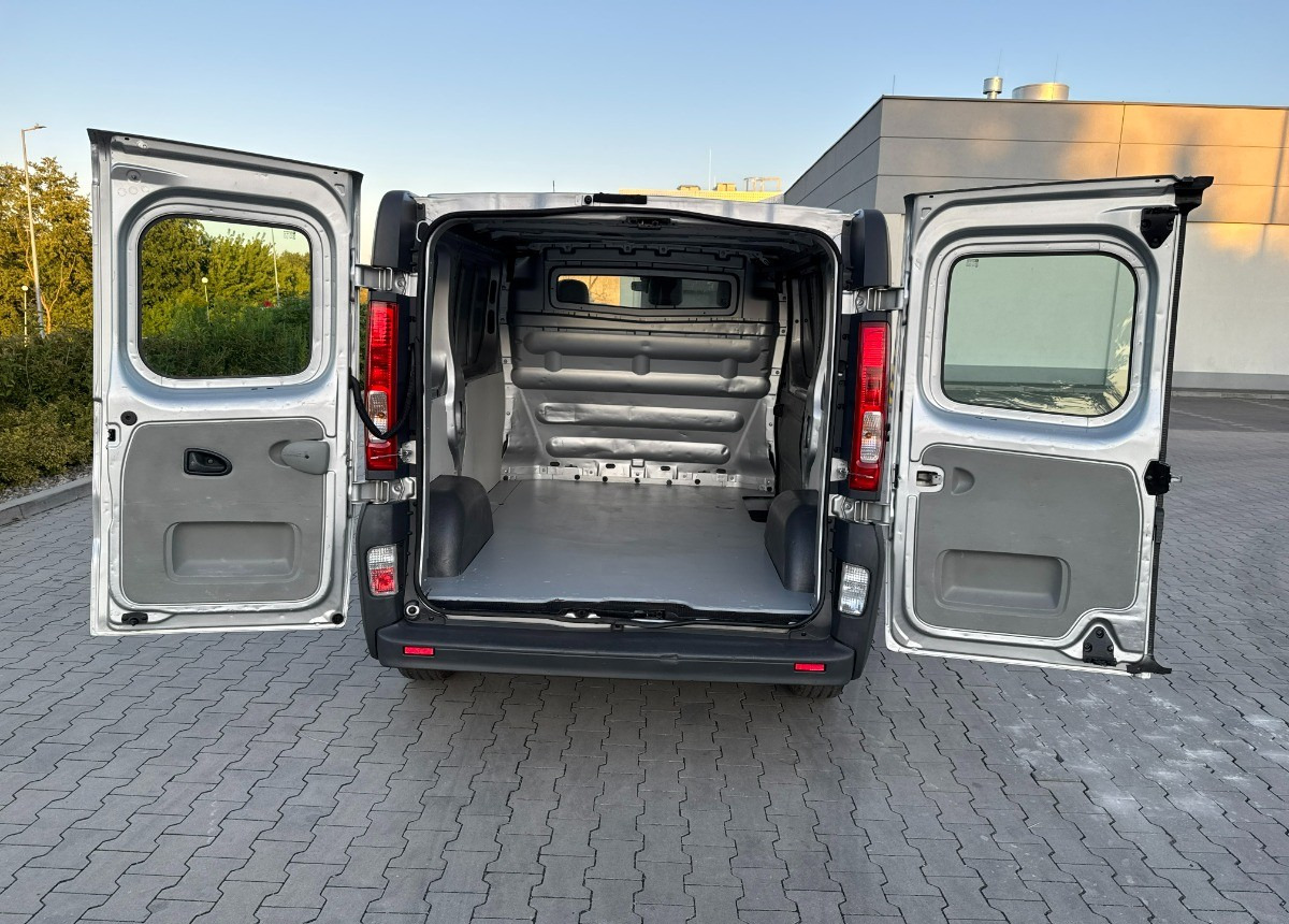 Opel Vivaro 2.0 DCI 115KM 2014 Rok Klimatyzacja Nawigacja BEZWYPADKOWY - Furgon: slika 5 Opel Vivaro 2.0 DCI 115KM 2014 Rok Klimatyzacja Nawigacja BEZWYPADKOWY - Furgon: slika 5