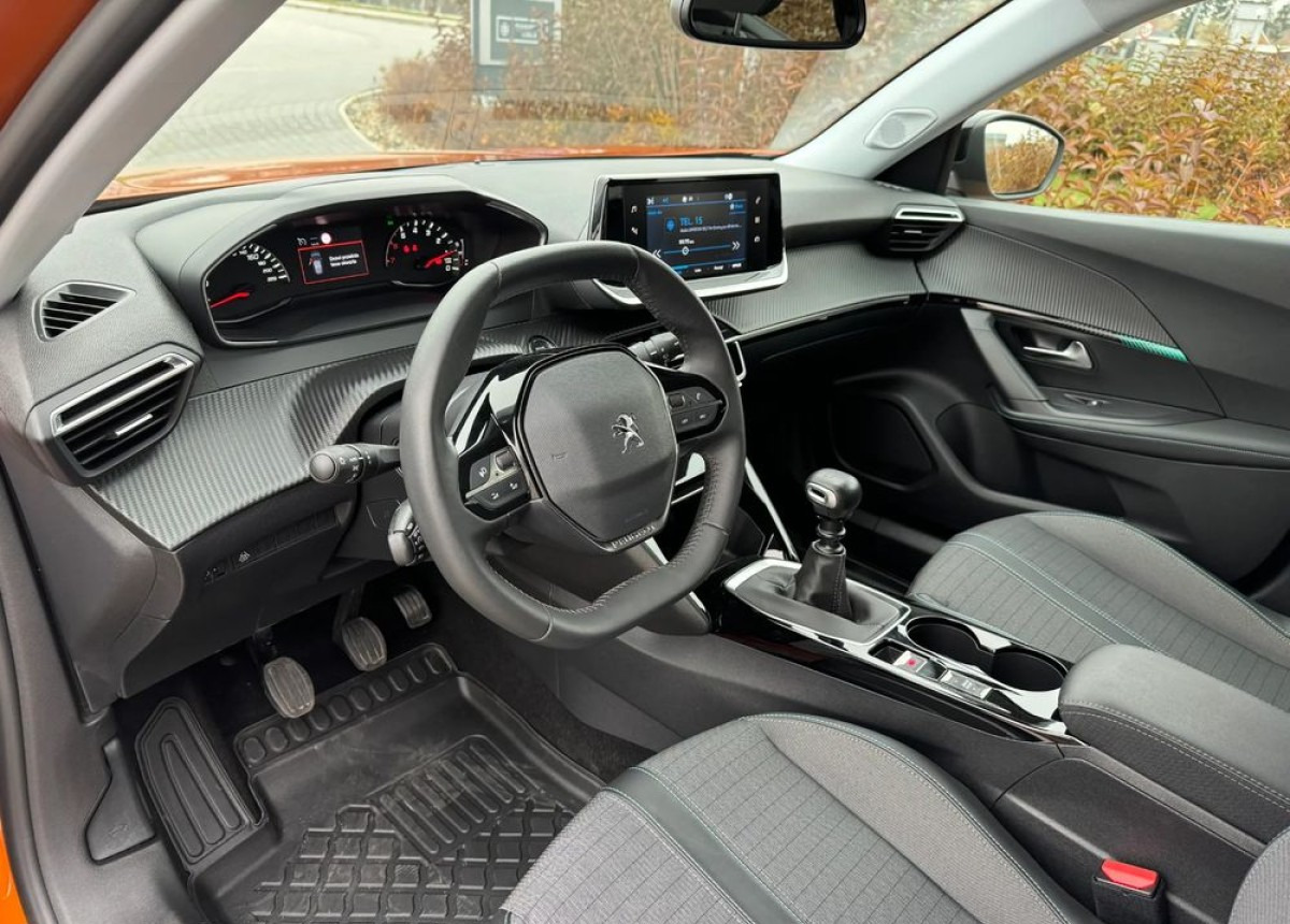 Peugeot 2008 Peugeot 1.2 benz 100 km Allure 6tys przebieg fabrycznie nowy - SUV: slika 5 Peugeot 2008 Peugeot 1.2 benz 100 km Allure 6tys przebieg fabrycznie nowy - SUV: slika 5
