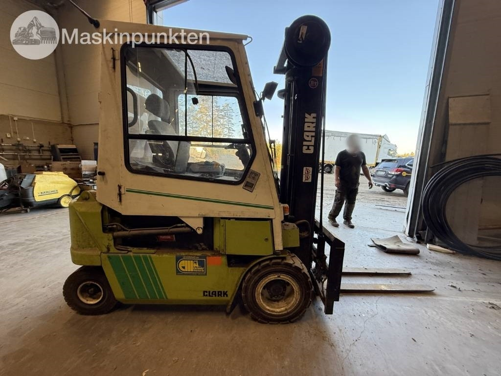 Clark CEM 25 - Diesel viličar: slika 5 Clark CEM 25 - Diesel viličar: slika 5