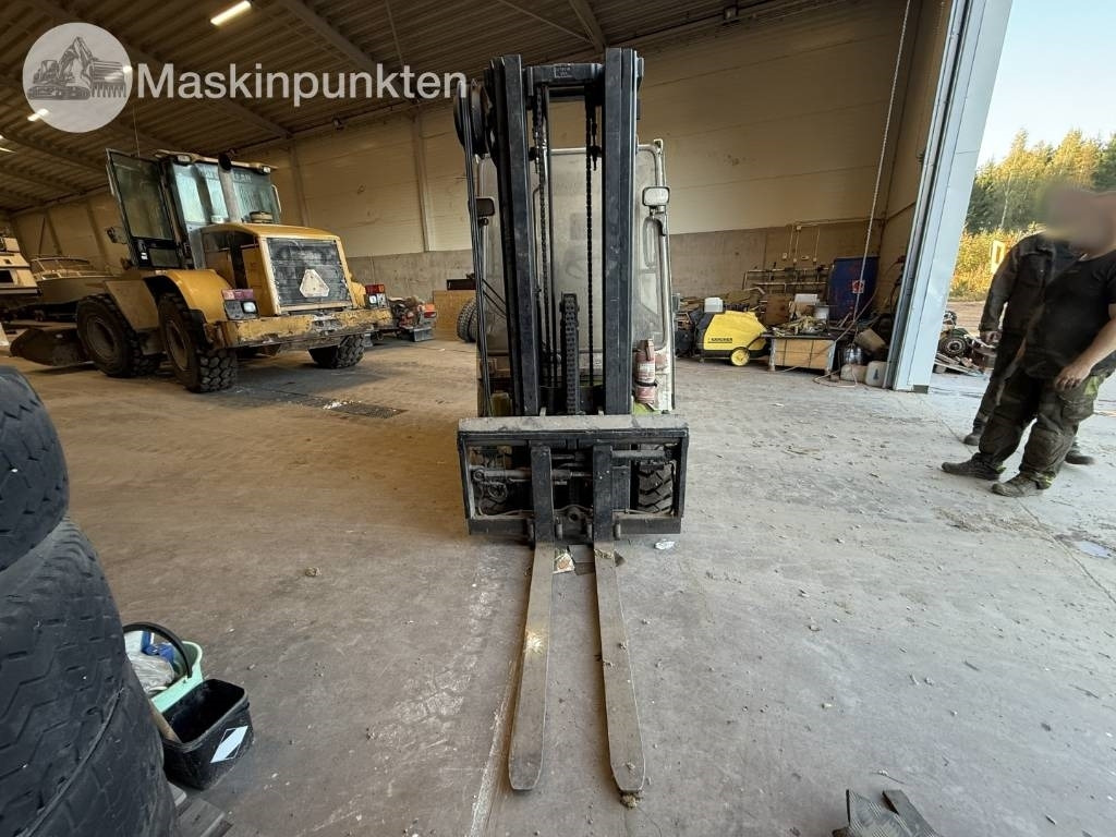 Clark CEM 25 - Diesel viličar: slika 3 Clark CEM 25 - Diesel viličar: slika 3