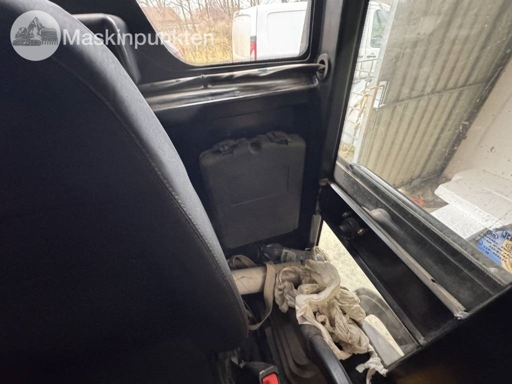 JCB 403 lizing JCB 403: slika 49 JCB 403 lizing JCB 403: slika 49