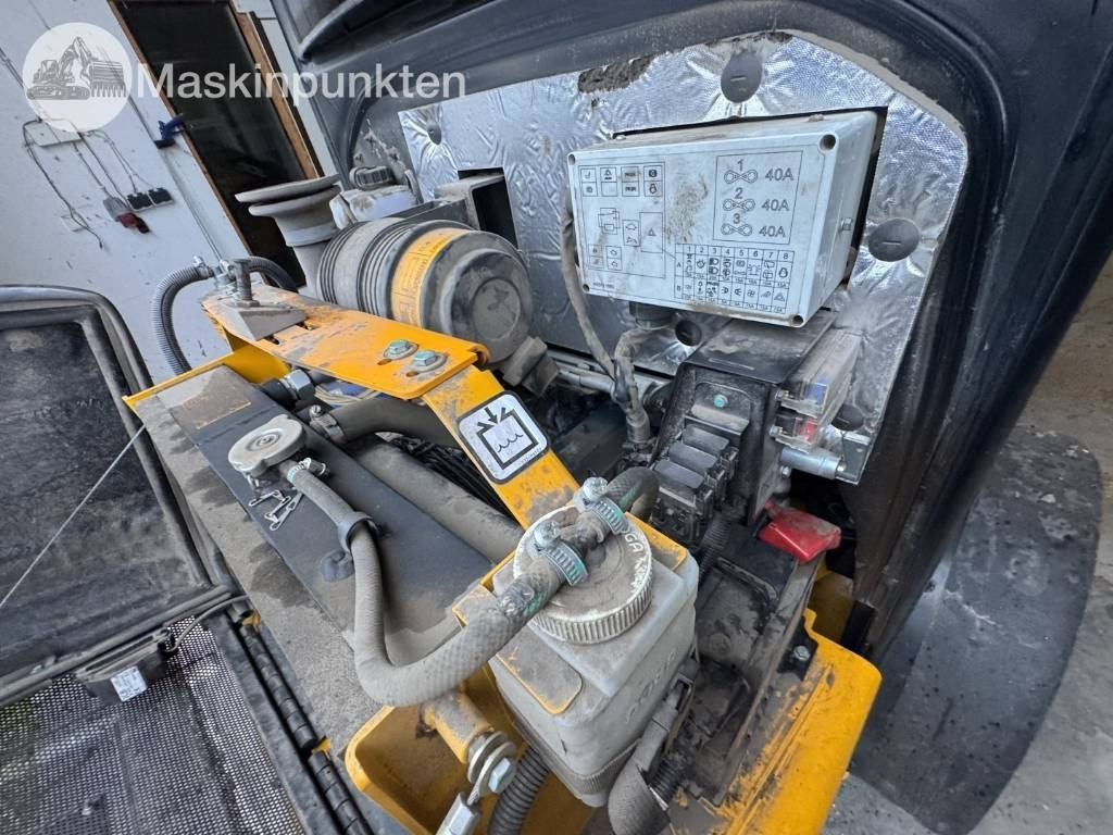 JCB 403 lizing JCB 403: slika 36 JCB 403 lizing JCB 403: slika 36