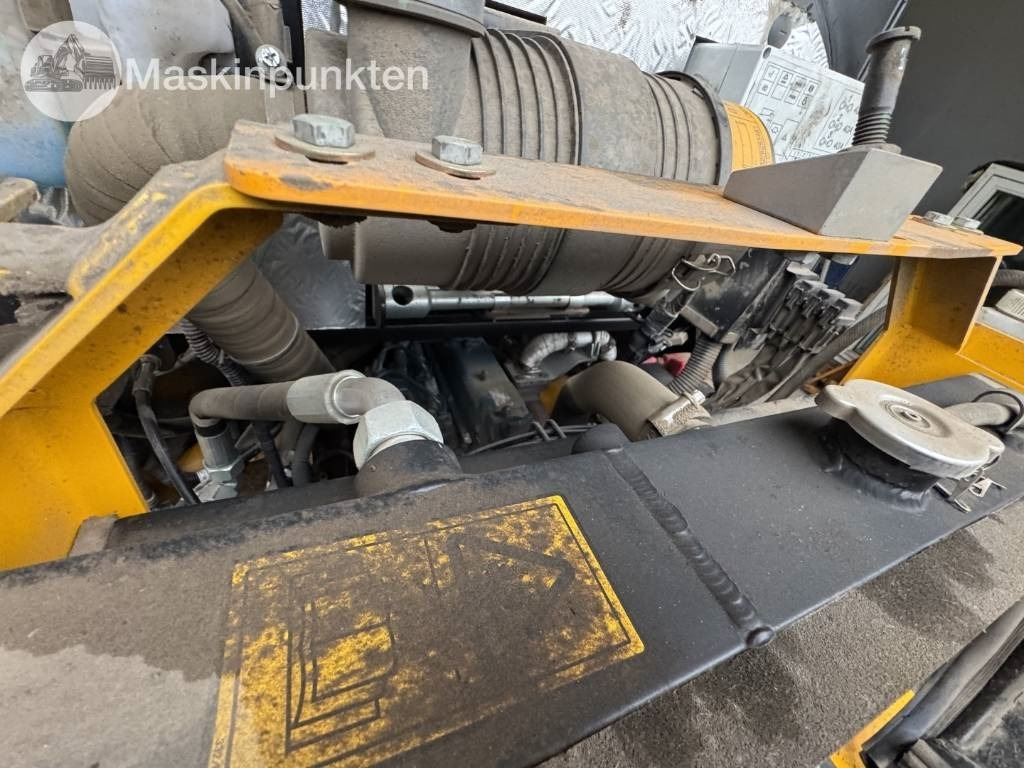 JCB 403 lizing JCB 403: slika 35 JCB 403 lizing JCB 403: slika 35