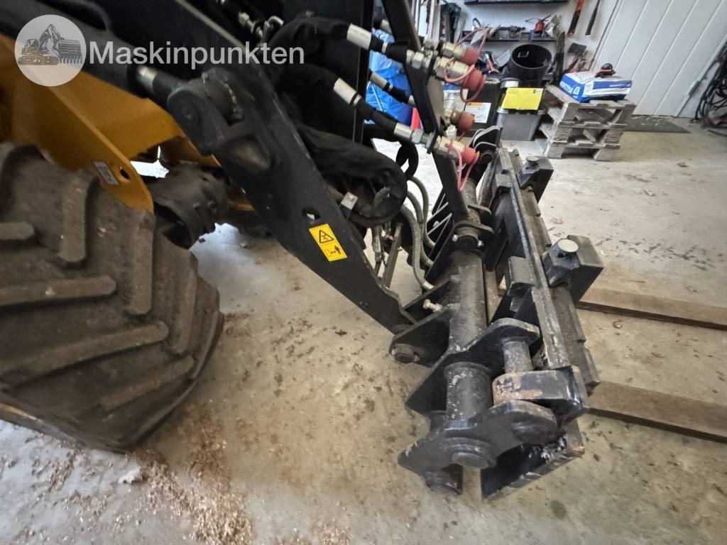 JCB 403 lizing JCB 403: slika 23 JCB 403 lizing JCB 403: slika 23