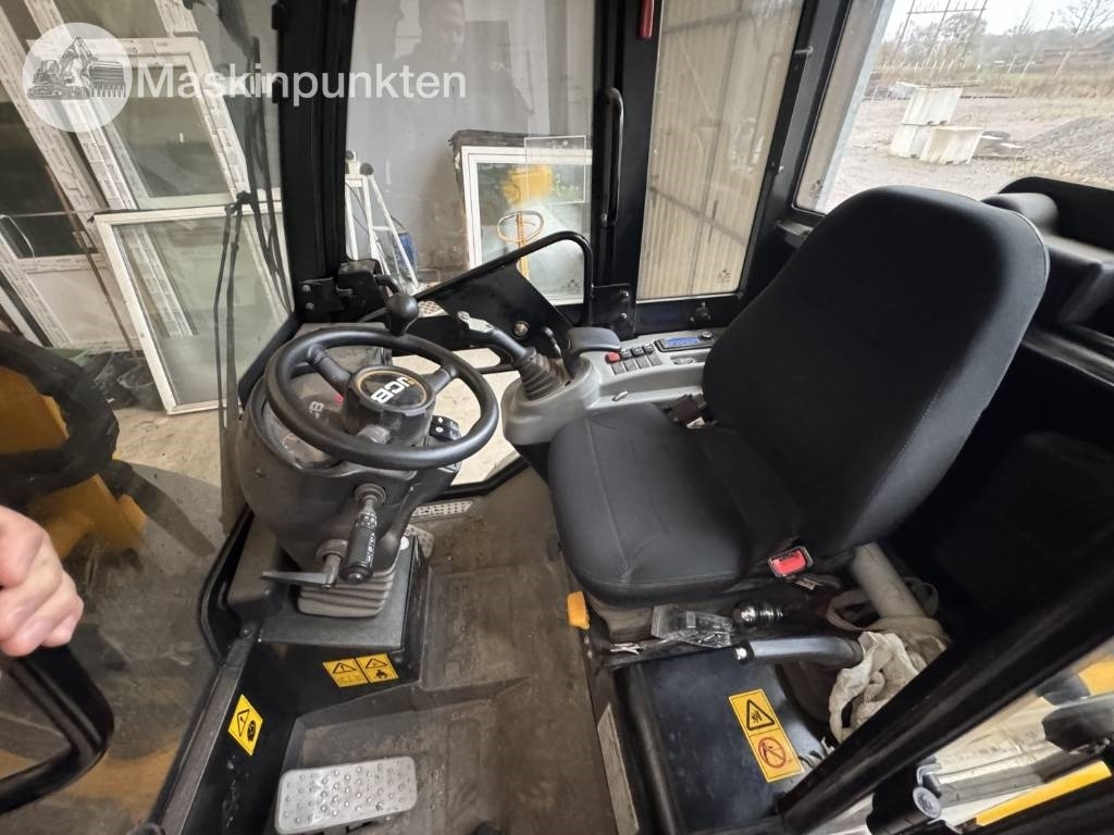 JCB 403 lizing JCB 403: slika 38 JCB 403 lizing JCB 403: slika 38