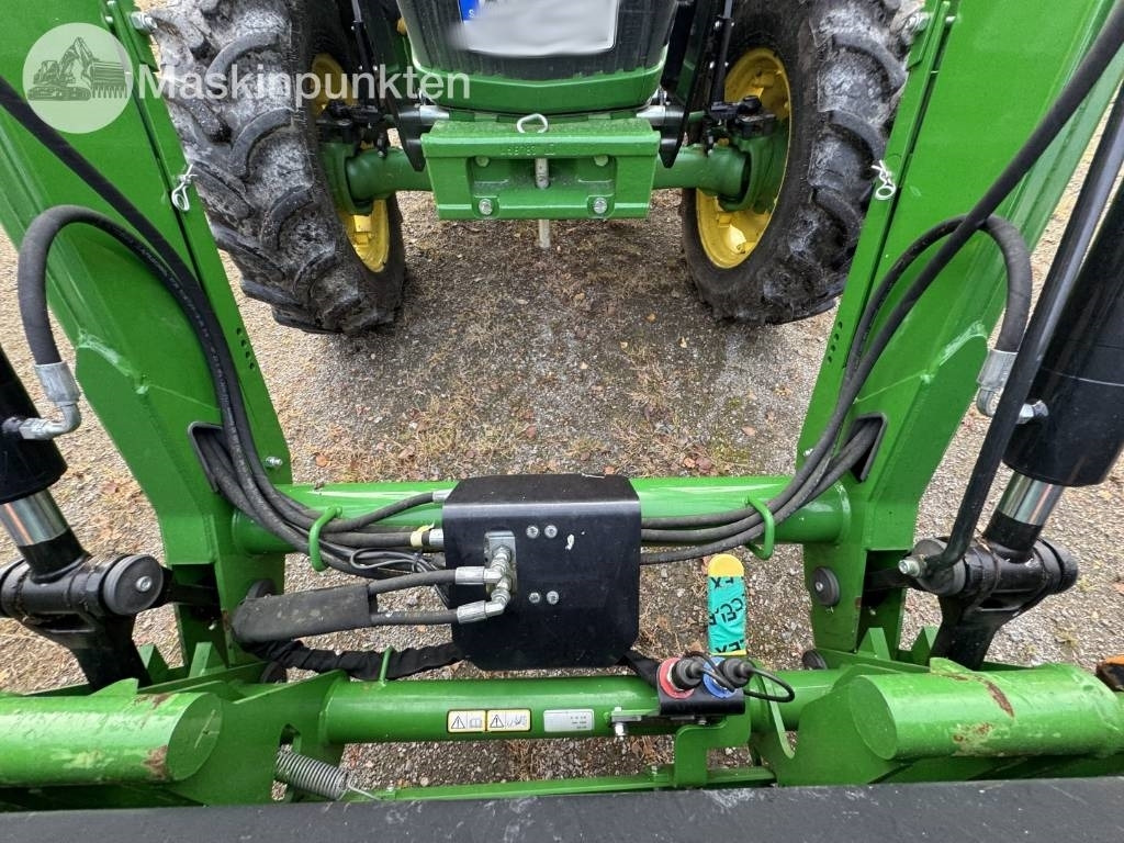 John Deere 5075 E  lizing John Deere 5075 E: slika 28