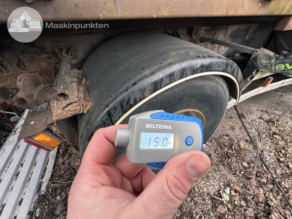 Tovornjak z dvigalom Volvo FL7: slika 40